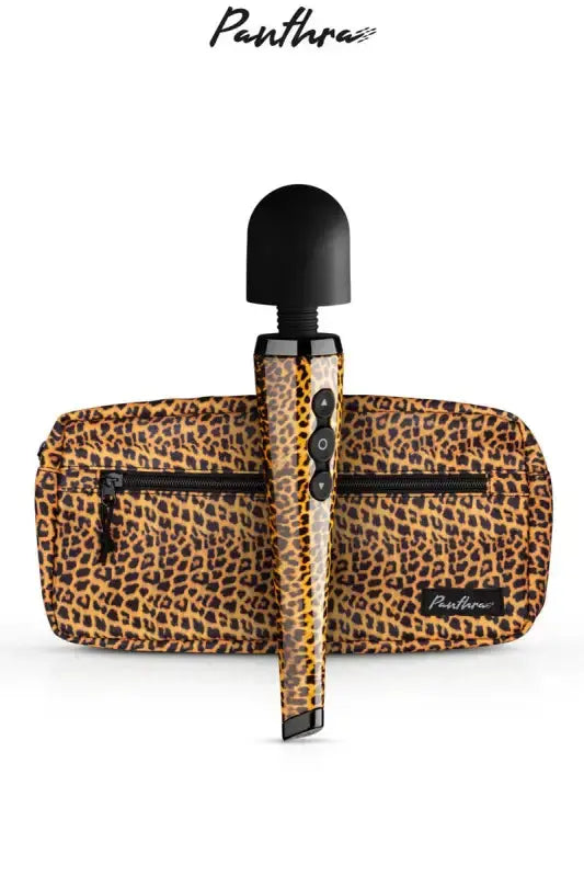 Vibromasseur Wand Baguette massante imprimée en léopard avec étui assorti.
