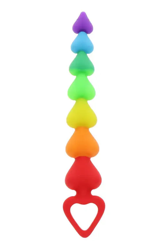 Perles anales en forme de cœur aux couleurs de l’arc-en-ciel.