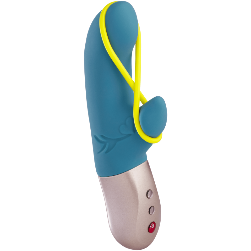 Stimuler simultanément le clitoris et le point G
Diffuseur les vibrations sur les lèvres grâce à une bande en silicone innovante
Envelopper les jambes internes du clitoris , souvent oubliées
S'adaptateur aux jeux anaux , grâce à sa forme sécurisée et à sa tige incurvée Le tout disponible chez LollyDoll