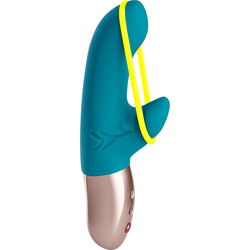 l'AMORINO est un vibromasseur double, conçu pour que vous puissiez placer l'extension la plus courte contre votre clitoris et faire basculer la tige incurvée contre votre point G. Disponible chez LollyDoll