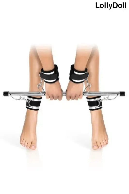Barre de soumission 4 menottes de marque fetish tentation disponible chez LollyDoll