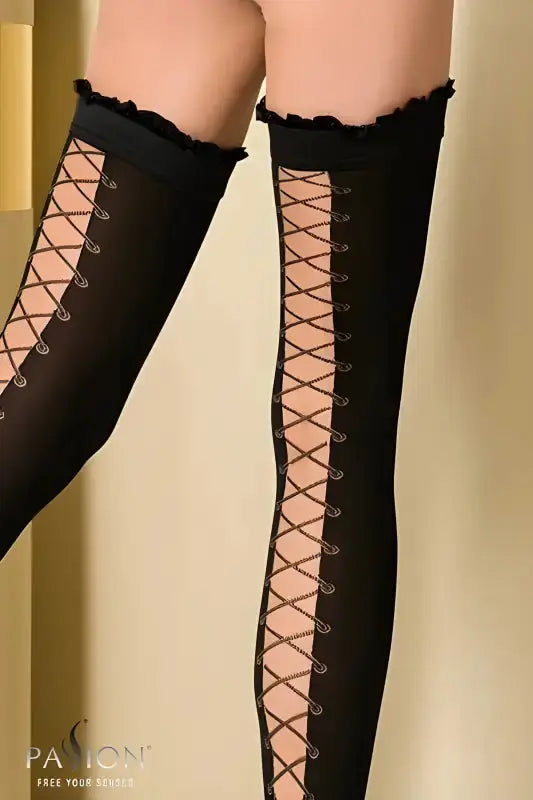 Bas autofixants noirs ST101, idéaux pour compléter une combinaison cuir femme sexy. Élégants et disponible chez LollyDoll