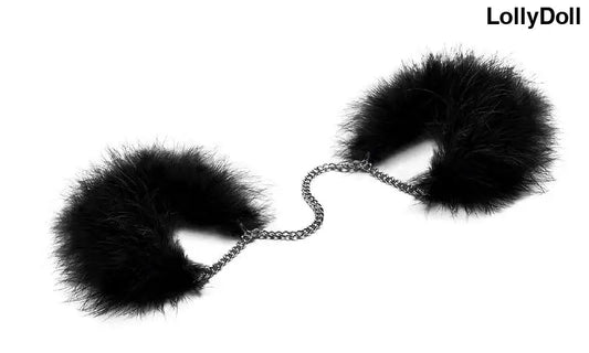 Découvrez les Menottes Za Za Zu en noir, un accessoire audacieux et mystérieux de la catégorie Masque, Menottes & Tapette. Parfaites pour pimenter vos jeux de séduction, elles apporteront une touche de passion en toute élégance. Disponibles en exclusivité chez LollyDoll.