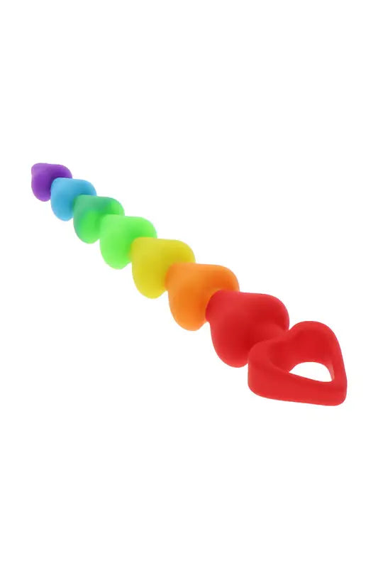 Plug chaine anale en forme de cœur aux couleurs de l’arc-en-ciel.