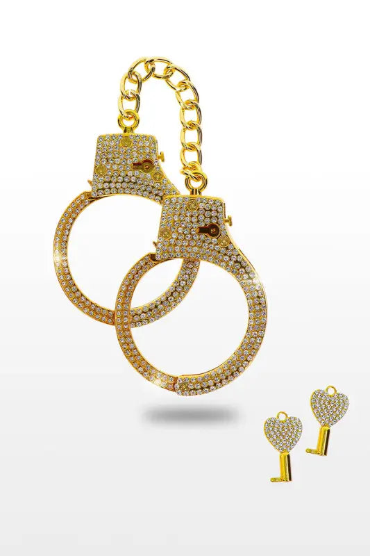 Menottes en or et diamants avec clés en forme de cœur.