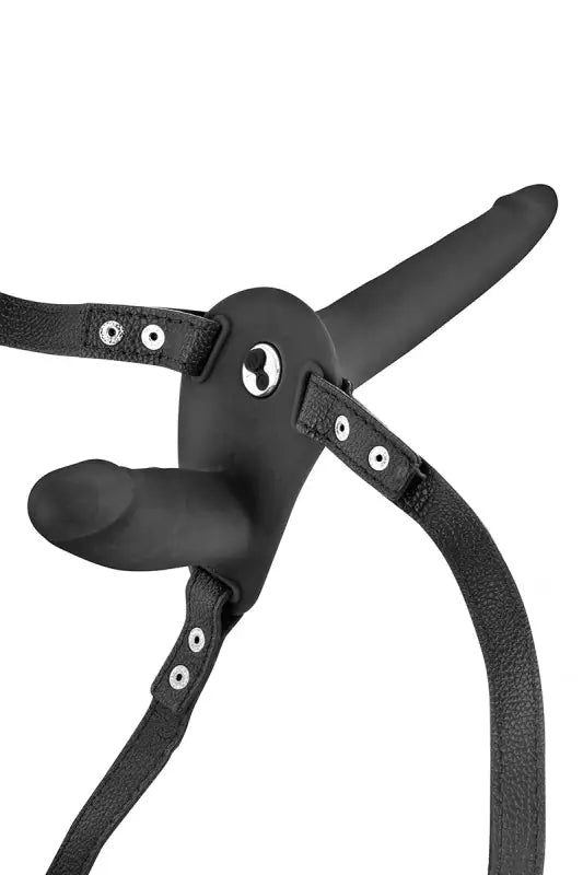 Harnais noir avec double godes attachés sur LollyDoll