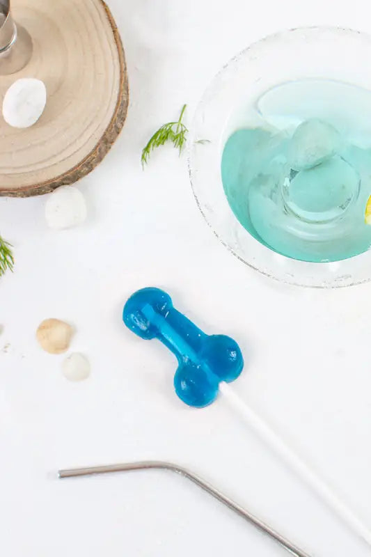 Sucette bleue en forme de pénis.