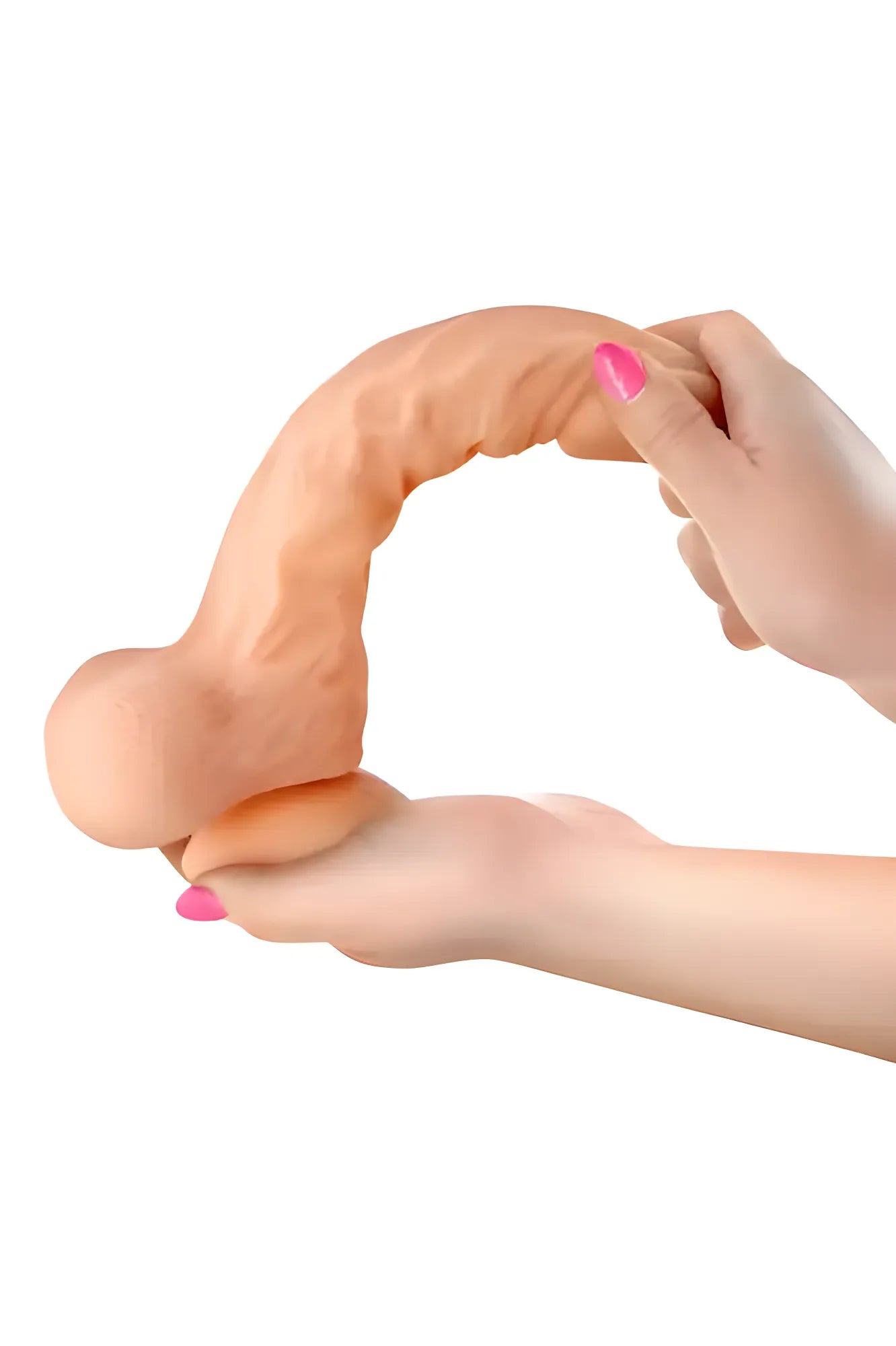 Gode réaliste de 24 cm tenu par des mains pour montrer sa flexibilité sur LollyDoll