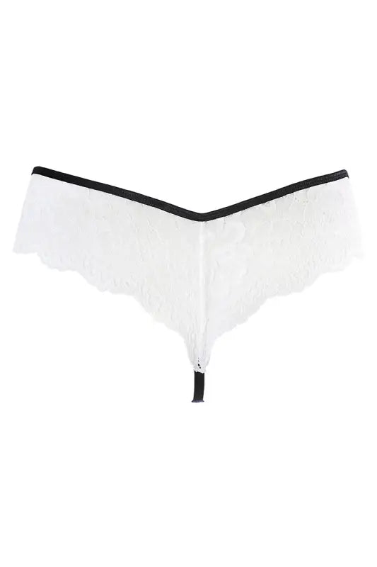 String en dentelle blanche avec bordure noire.