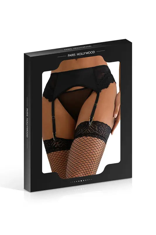 Ensemble de lingerie noire dans son emballage.