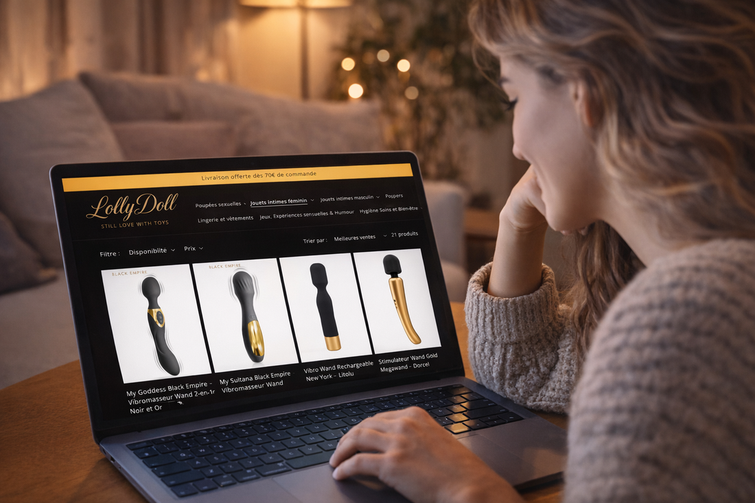 Femme qui découvre la boutique LollyDoll sur son ordinateur — guide quel sextoy choisir pour débuter