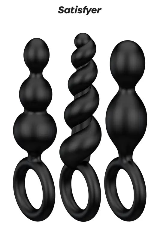 Trois perles anales noires et texturées avec anneaux de doigt.