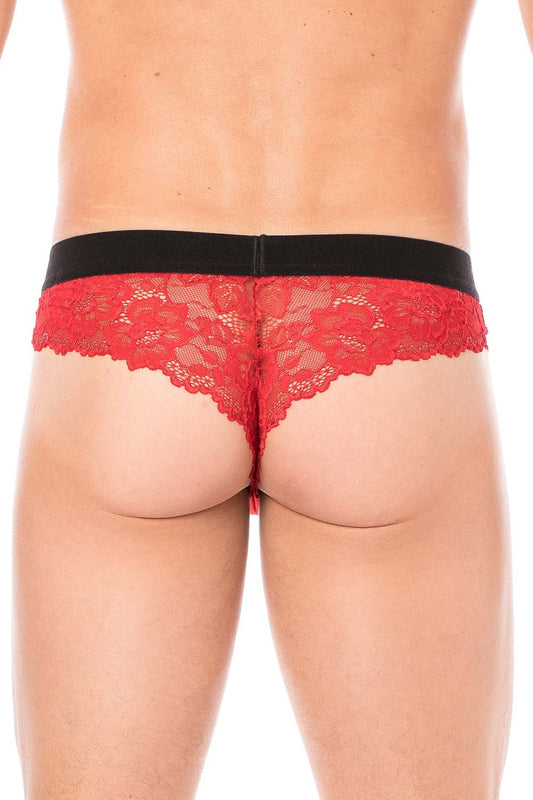 String rouge en dentelle délicate