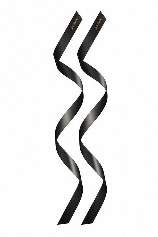 Découvrez le plaisir raffiné du bondage avec le pack 2 Liens BDSM en Satin Noir – Sweet Caress de 160cm de longueur et 7cm de largeur disponible chez LollyDoll