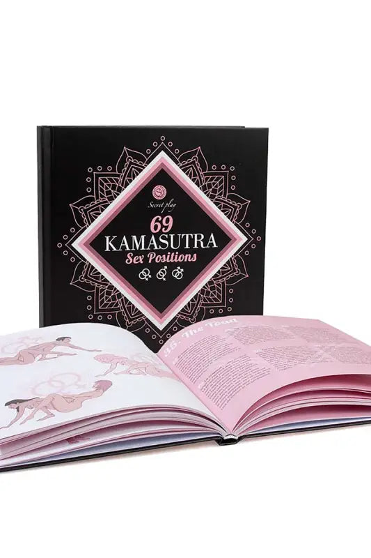 Livre sur les positions sexuelles du Kamasutra.