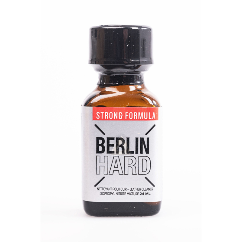Le Poppers Berlin Hard 24 ml est un arôme liquide pour adultes élaboré à partir de nitrite d’isopropyle, l’une des formulations historiques du poppers. Réputé pour sa puissance immédiate