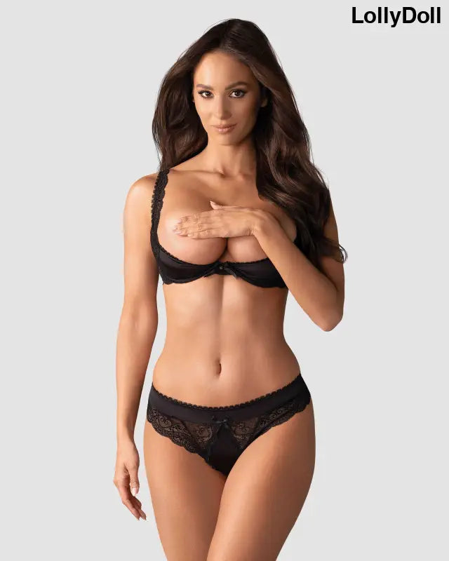 Découvrez le Miamor Demi Soutien-gorge en noir, un essentiel chic de la catégorie Soutien-Gorge. Ce modèle élégant et confortable mettra en valeur votre silhouette avec style. Parfait pour une allure sophistiquée, il allie glamour et maintien. Disponible chez LollyDoll.