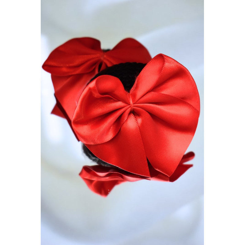 Cache tétons nœud papillon noir rouge satin — packshot ambiance lingerie, lumière tamisée