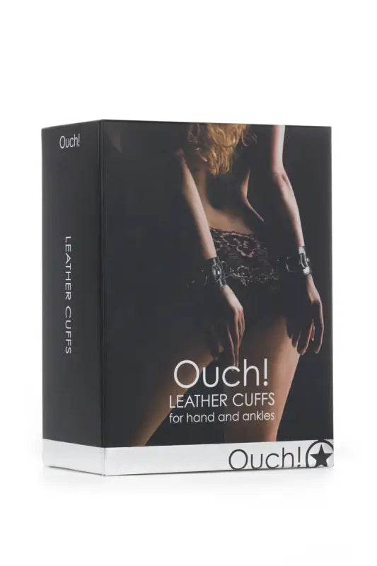 Emballage des manchettes en cuir.