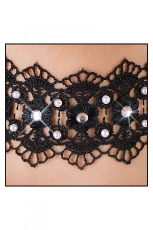 Collier brodé avec strass