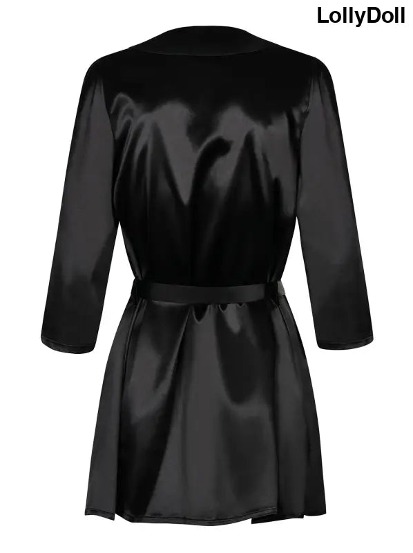 Découvrez le luxueux peignoir Satinia noir, idéal pour vous envelopper de douceur et de confort. Avec sa matière satinée et sa couleur élégante, c'est l'accessoire parfait pour vos moments de détente à la maison. Ajoutez une touche de sophistication à votre routine quotidienne. Disponible chez LollyDoll.