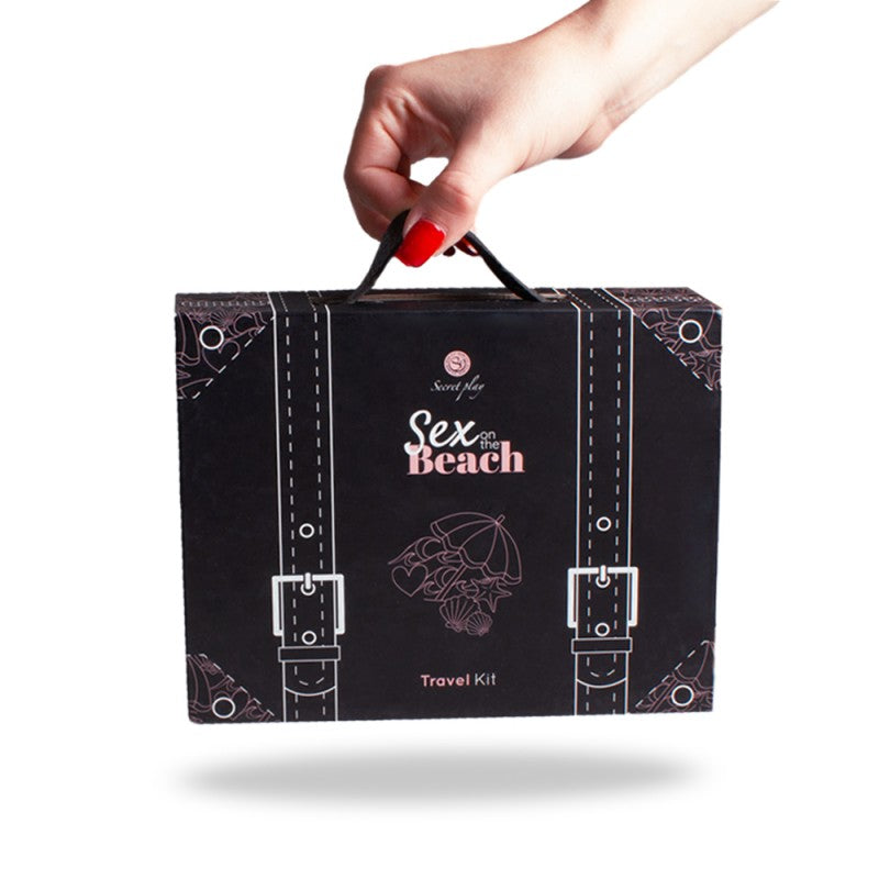 Jeu de société sex on the beach en forme de malette pour pouvoir l'mporter partout dispo chez LollyDoll au meilleur prix
