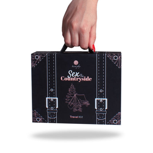 Inspiré du thème du sexe à la campagne, ce jeu de société interactif et coquin propose de relever des défis sensuels à travers des missions excitantes, disponible chez LollyDoll