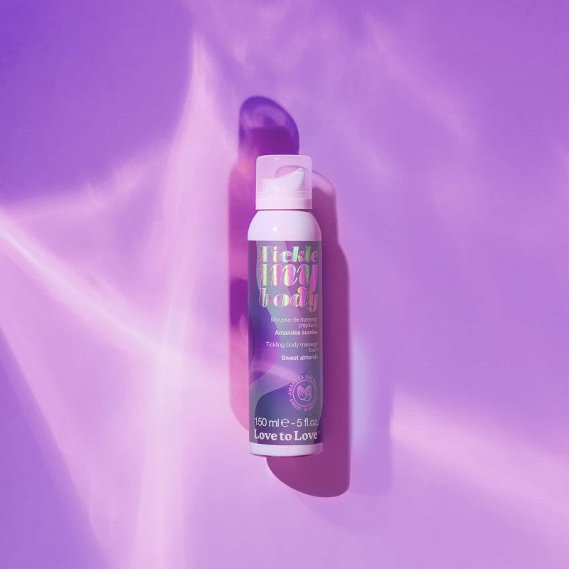 Mousse massage crépitante érotique amande Tickle My Body — texture effervescente appliquée sur peau