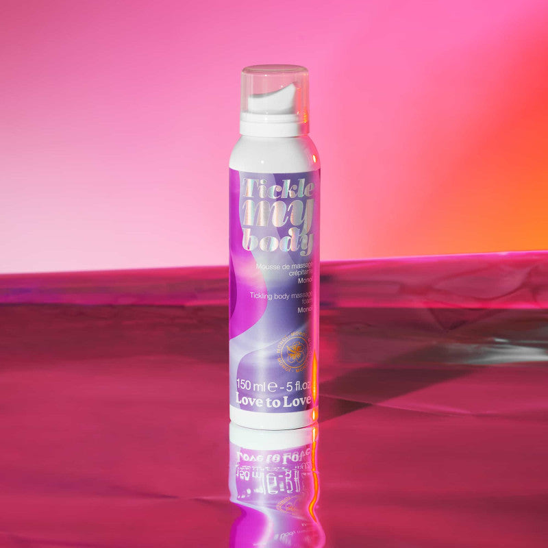 Mousse massage crépitante érotique monoï Tickle My Body — texture effervescente appliquée sur peau